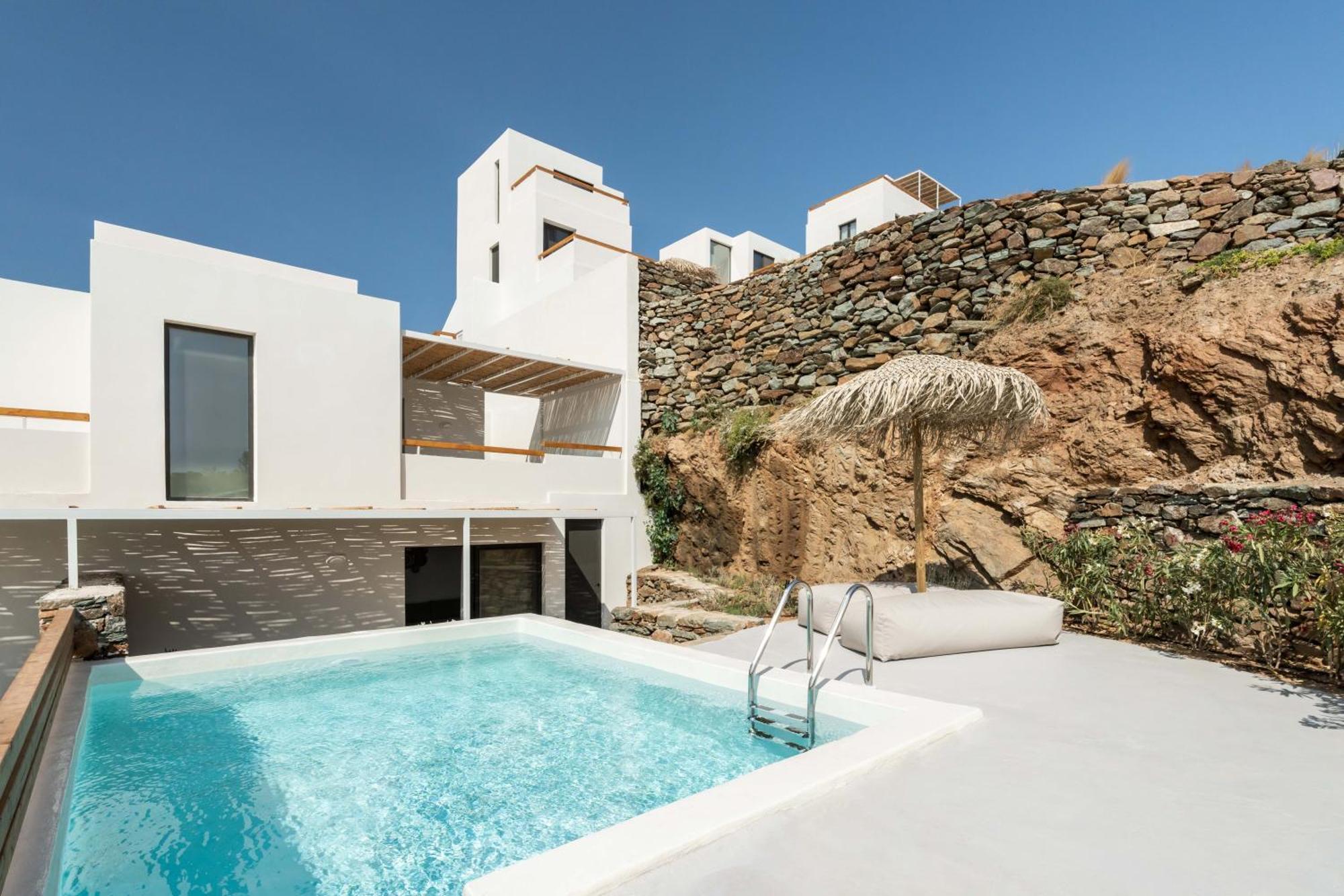 Aura Tinos *